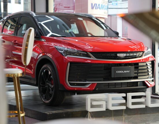 Riddara Híbrida: Diseñada para trabajo y aventura. Con una tecnología que convierte el motor de gasolina en generador de energía.